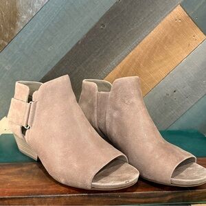 Stylish Women's Peep-Toe Ankle Boots